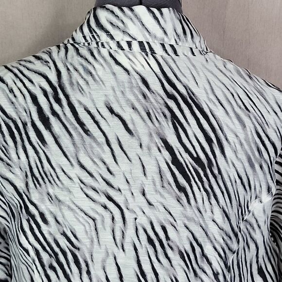 CHICO'S Zebra Print Lightweight Jacket Size 1/Medium - Picture 7 of 10